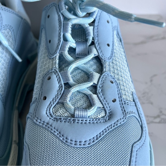 Worn ONCE Men’s BALENCIAGA TRIPLE S Light Blue Sneaker with All Accessories - Picture 4 of 10